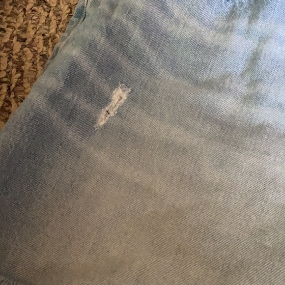 Size 16 Old Navy light denim shorts - Picture 3 of 5